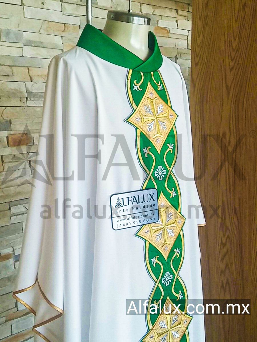 05 FRANCES SILUETA BLANCO CUELLO BROCADO